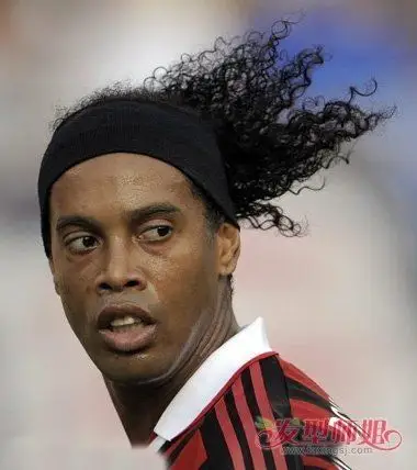 男士大背头戴发箍图片 帅气时尚型男梳发