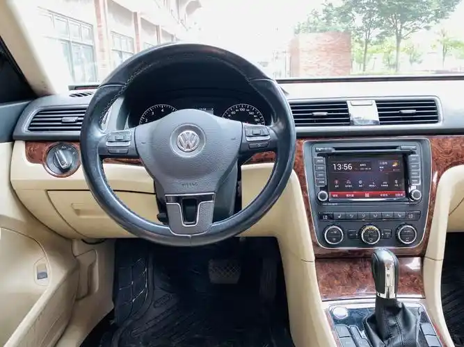 【上海】2013年2月 大众 帕萨特 2013款 1.8tsi dsg御尊版 手动挡