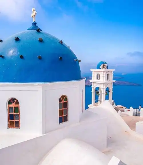 希腊的标志性形象——蓝色屋顶,这里除了风景还有房子可以欣赏