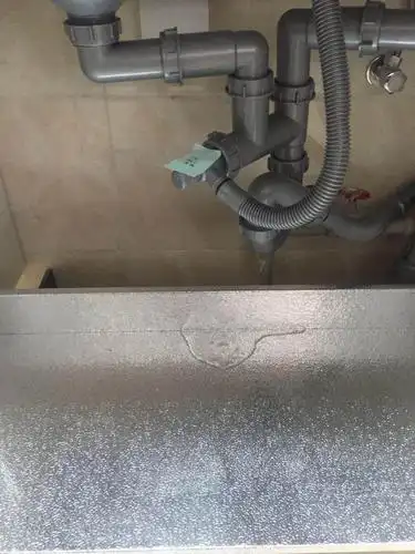 7.厨房洗菜盆下水渗水.