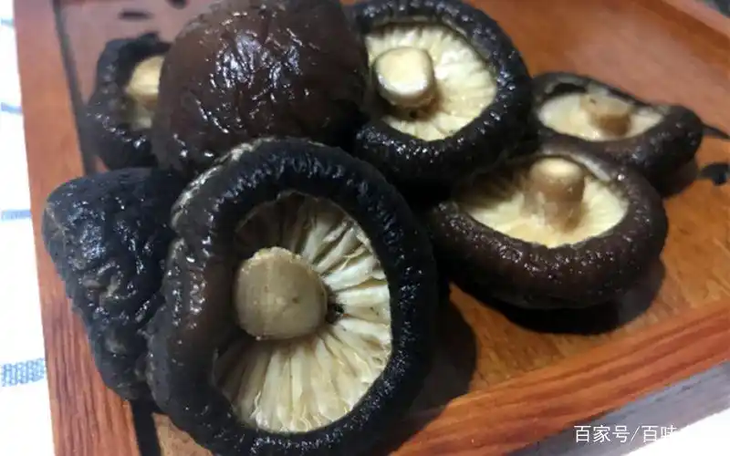 快过年了,碰到这"4种"香菇,尽量不要买,白送我都不吃!