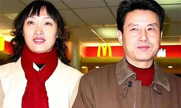 66岁陈忠和携妻子罕见现身!