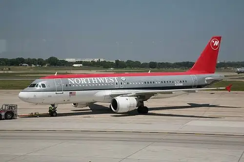 美国西北航空2008年第二季度亏损377亿美元