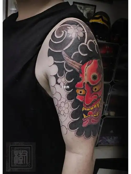 扎了好几个小时了 也差不多了#石家庄纹身  #般若纹身  #樱花纹身