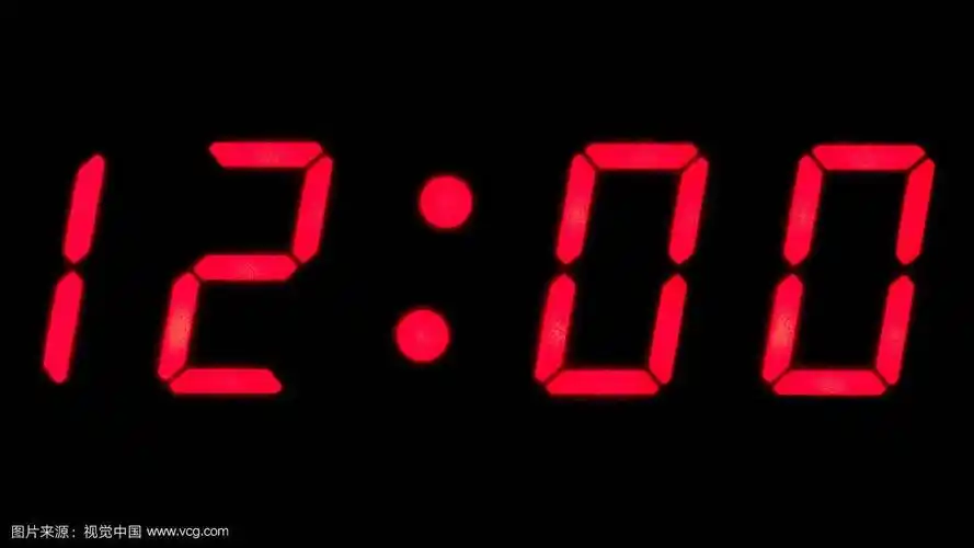 " 幼儿回答:钟表上的两根针都指在12上.