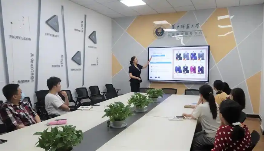 中心举办职场礼仪主题员工培训