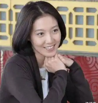 传闻她是靳东的妹妹,因这部剧走红,老公的身份如今仍是个迷_高露_丈夫