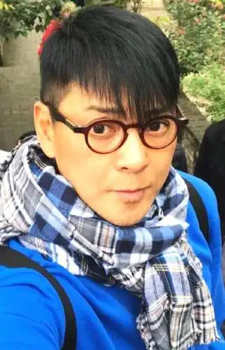 56岁莫少聪近照曝光隐退演艺圈独自抚养女儿