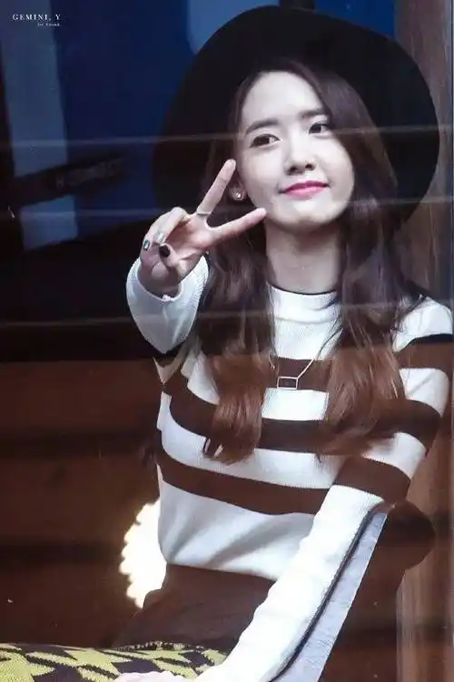 在经历了长达数年的训练后,林允儿以少女时代的成员身份正式出道,迅速