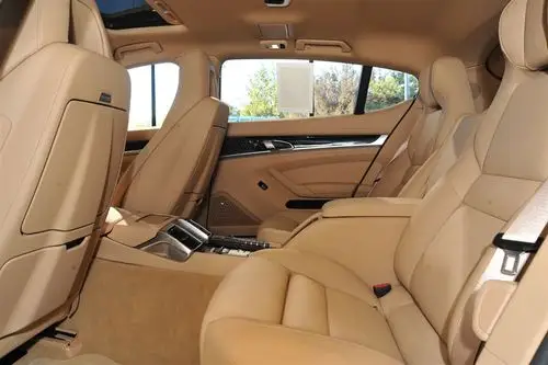 保时捷panamera后排空间