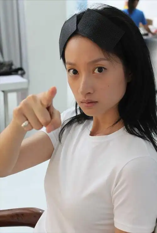 沈佳妮的个人资料简介(体操运动员转行当演员,30岁嫁29岁朱亚文生两女