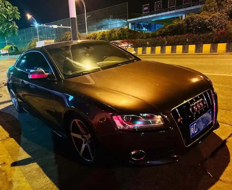 09年上牌奥迪a5 coupe  2.0t两门硬顶轿跑,新车指导价52.