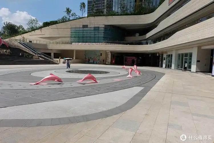 建筑还是挺有特色的龙岗万科里是龙岗又一个商业中心,在龙城广场旁边