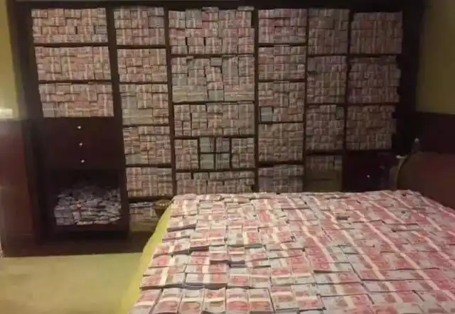 美女贪官贪污过亿,将一个色字用到极致,周旋于各个权力旋涡之间