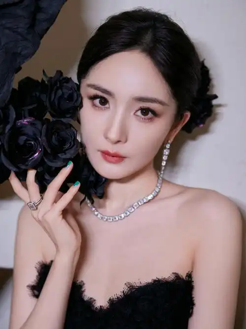 今日发型##杨幂##杨幂在超市拍出发图##杨幂工作室出发图创意