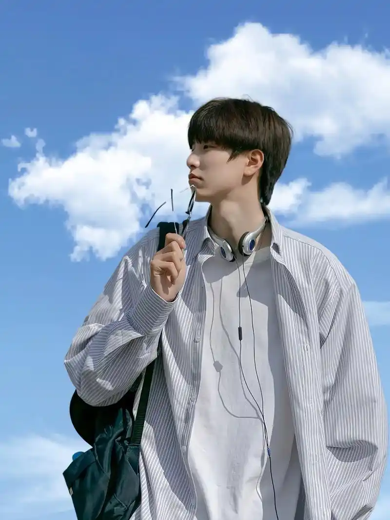 潮男穿搭推荐,日系小清新条纹长袖衬衫男士春秋季ins潮牌宽松 - 抖音