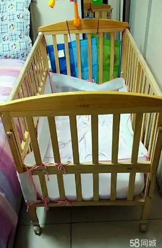 转让95成新好孩子旗下品牌 小龙哈彼婴儿床