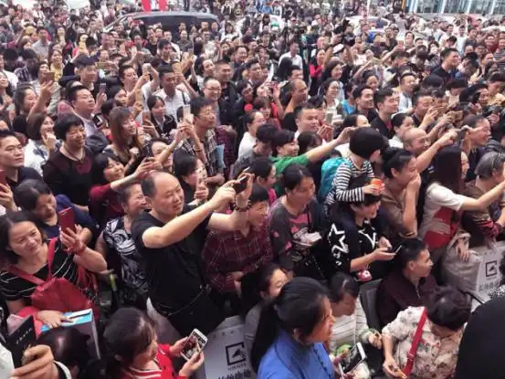 万家丽集团副总徐洪剑先生与金马奖影帝莫少聪出席了本次活动,全民