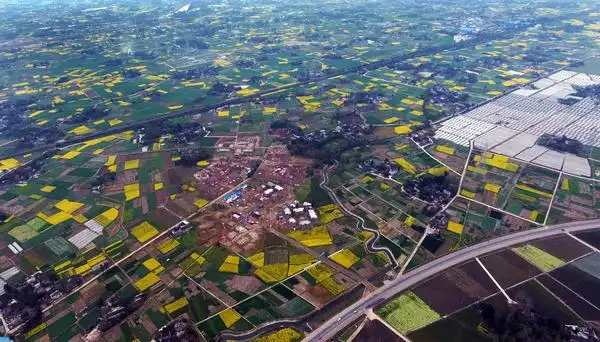 高空俯瞰四川盆地犹如大自然的"调色板"