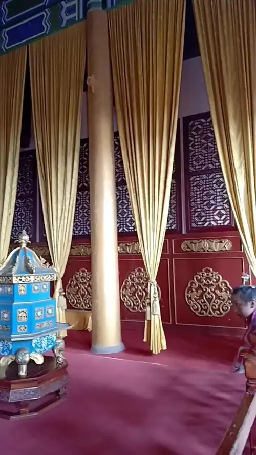 原来大宋时期的皇帝龙椅是这个样子的