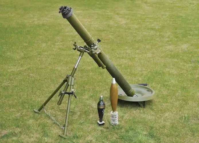 基于全地形车的移动82-mm迫击炮pm-500 6x4