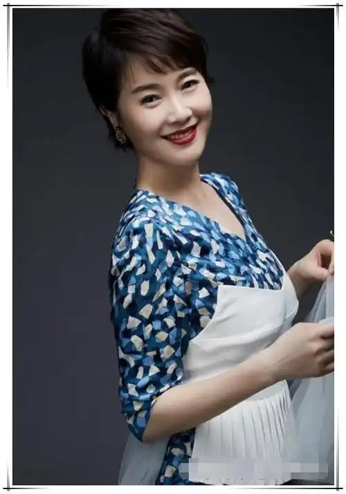 41岁左小青不过是剪了个短发,不仅气质没了,大妈味都跑出来了!