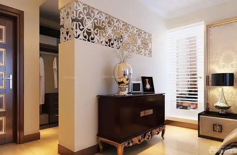 艺术镂空雕花房间隔断实景图_装修123效果图