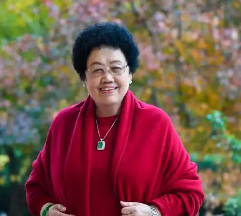 也是西游记中唐僧扮演者迟重瑞的妻子 , 作为商业精英的她在探班