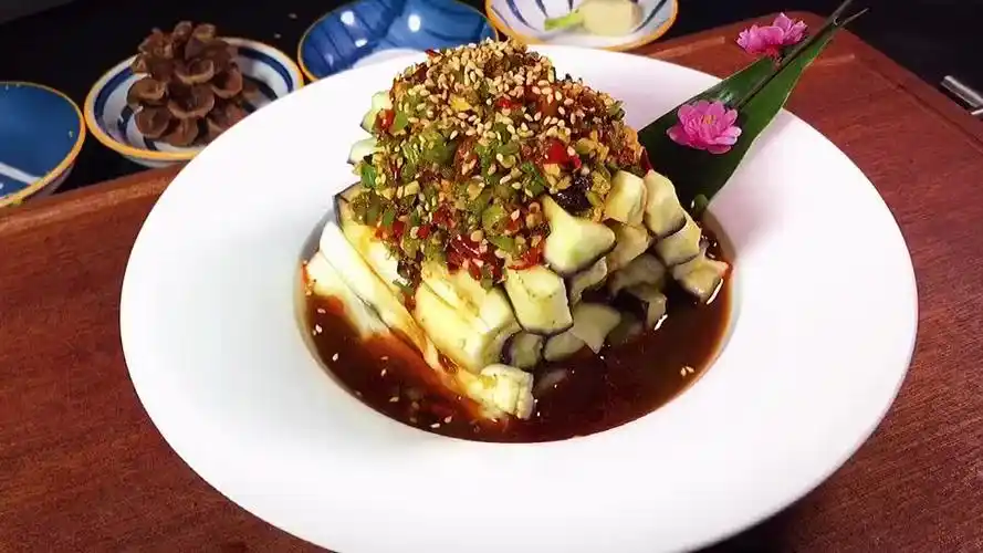 为什么饭店做的烧椒茄子酸辣爽口那么好吃呢最关键是这一步