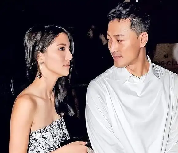 吴千语宣布订婚明年嫁豪门和百亿未婚夫施伯雄举办世纪婚礼