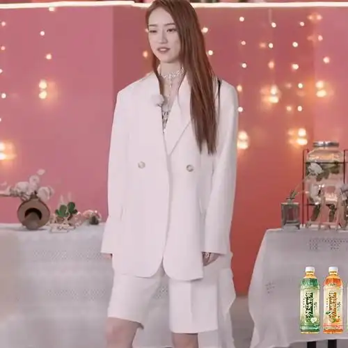 怦然心动20岁张浩昕牙牙同款洋气白色西装外面短裤西装