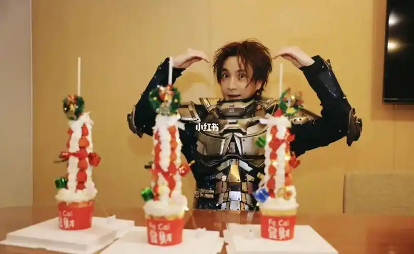 是不是学小雪糕拍照 这么可爱!#薛之谦