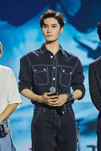 刘海宽写真大片帅气有型 《陈情令》粉丝会喜提吸尘器实力宠粉