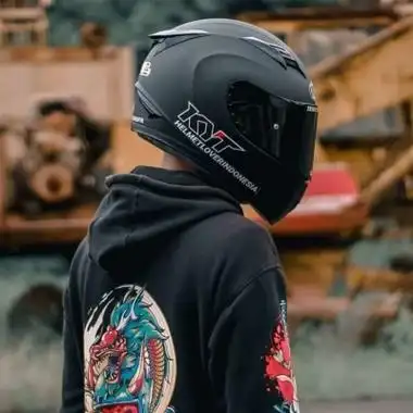 高清帅气超酷的真人骑士头像男生戴头盔图片