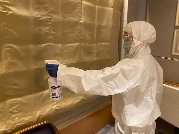 酒店复苏样本穿上防护服体验五星级酒店的清洁消毒工作