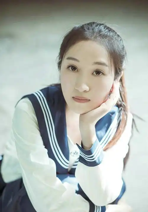 素颜校花美女图片高清学生妹制服诱惑性感写真