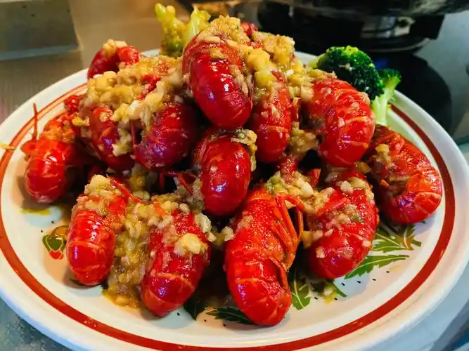 晚餐蒜蓉小龙虾