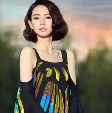 【图】威薇图片霸气侧漏 你好乔安显尽总裁范