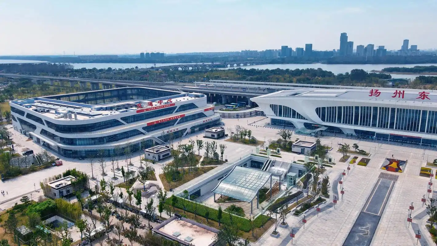 乱,乱,乱,乱成一团 没遇到过这么混乱的场面 扬州东站假日乱象