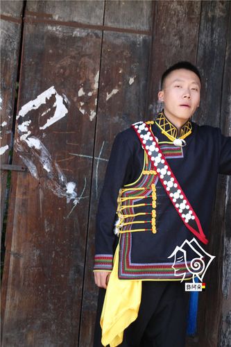 凉山彝族服装男上衣黑色阿都款少数民族传统服装摄影潮春秋新款