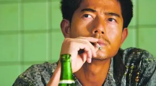 四大天王抽烟范,刘德华皮衣酷,张学友手势拽,黎明眼神最难懂!