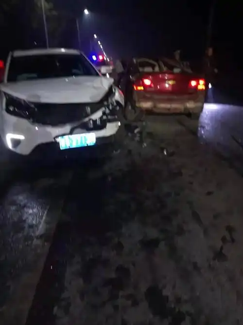 平安夜,萍乡这里突发车祸!现场吓人.