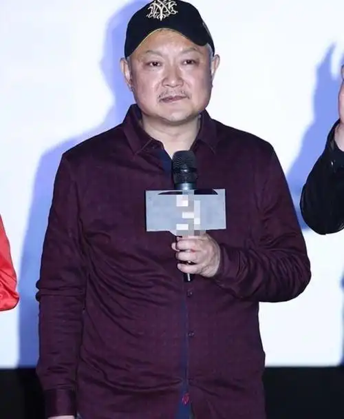 宝玉欧阳奋强罕晒近况头发花白皮肤黝黑女儿颜值高身材好