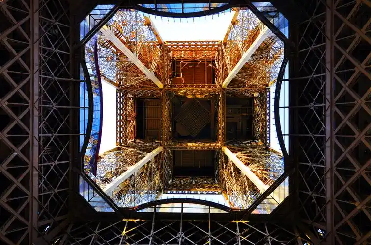 仰拍构图的4种技法教你拍出舍不得删掉的美照