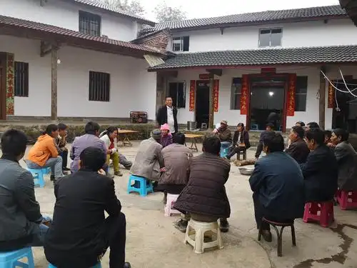 他的会议形式不拘一格