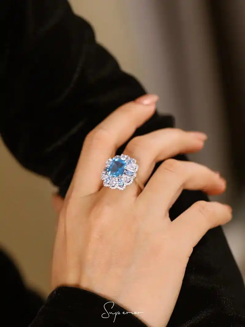 创作灵感 【蓝色妖姬】78托帕石戒指 - 抖音