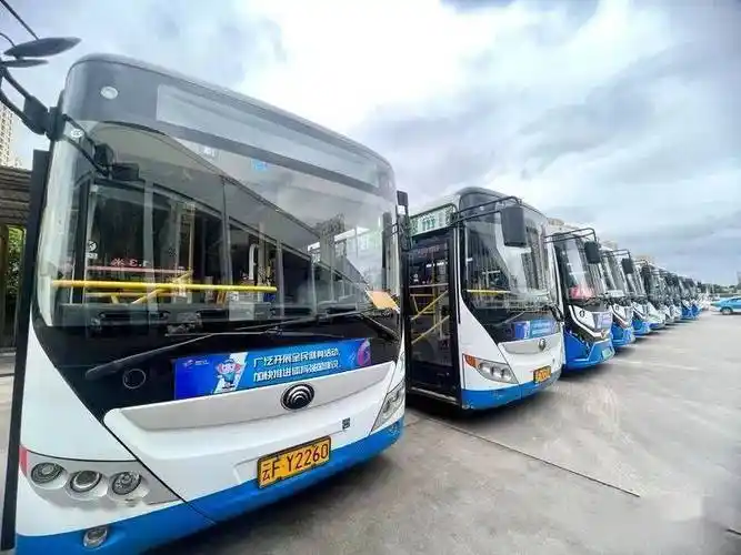 玉溪市红塔区两百余名司机志愿提供爱心送考服务_考生_活动_出租车