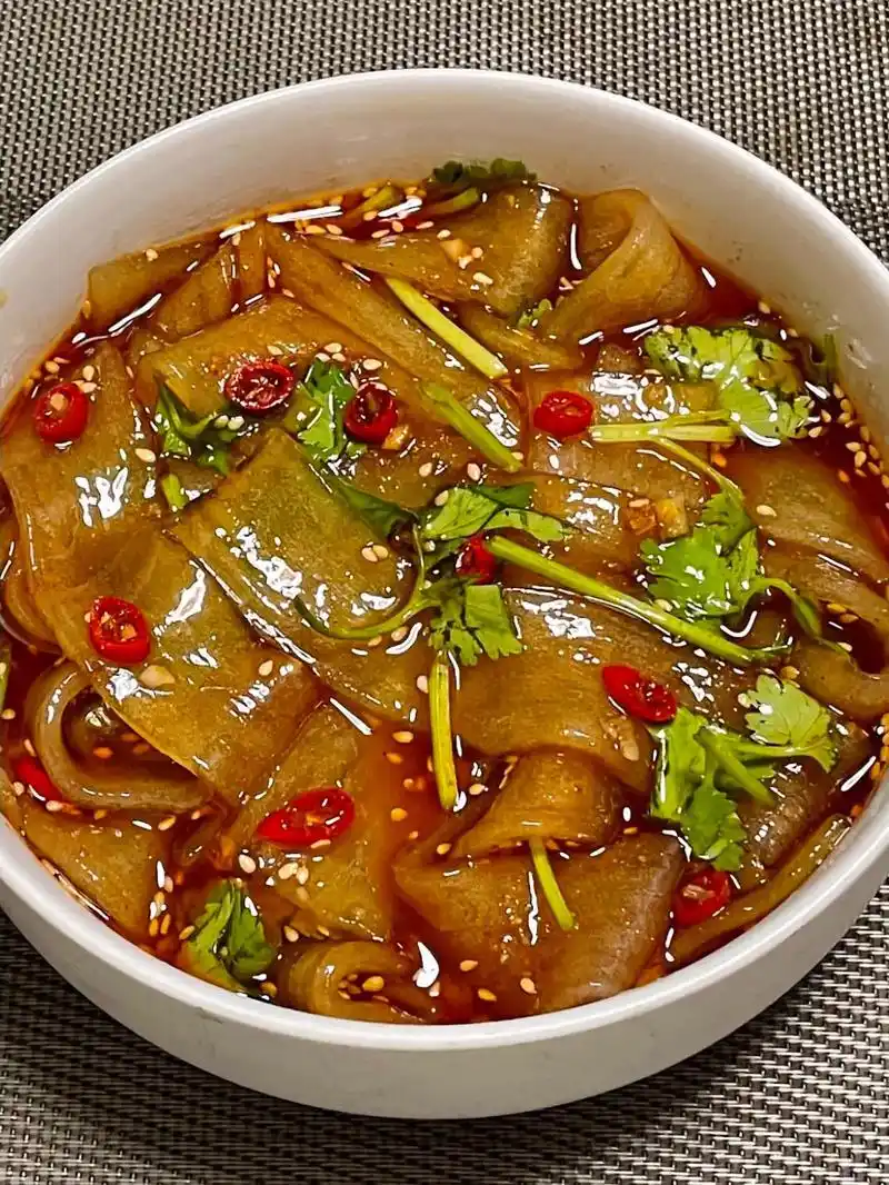 不知道吃什么简简单单做碗酸辣宽粉 什么粉都可以放看个人喜欢  - 抖