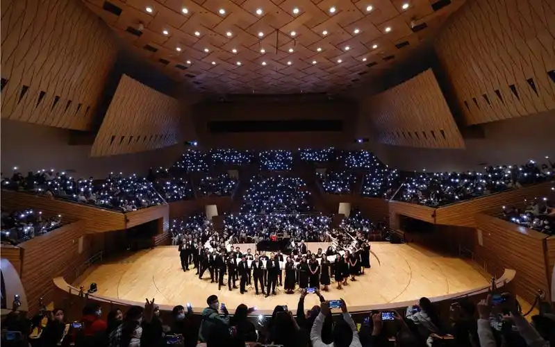 活在爱里面|上海彩虹室内合唱团一百周场安可《彩虹》