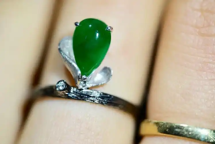 翡翠水滴形戒指 名家设计_藏品信息